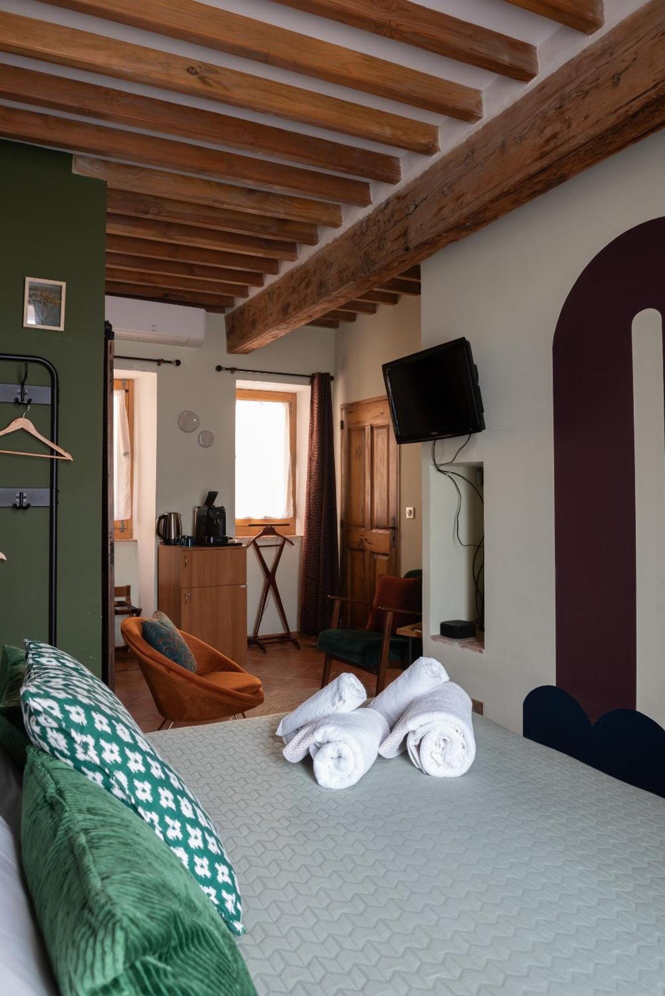 La Maison D'En Bas Des Seigneurs Cucuron Quarto foto