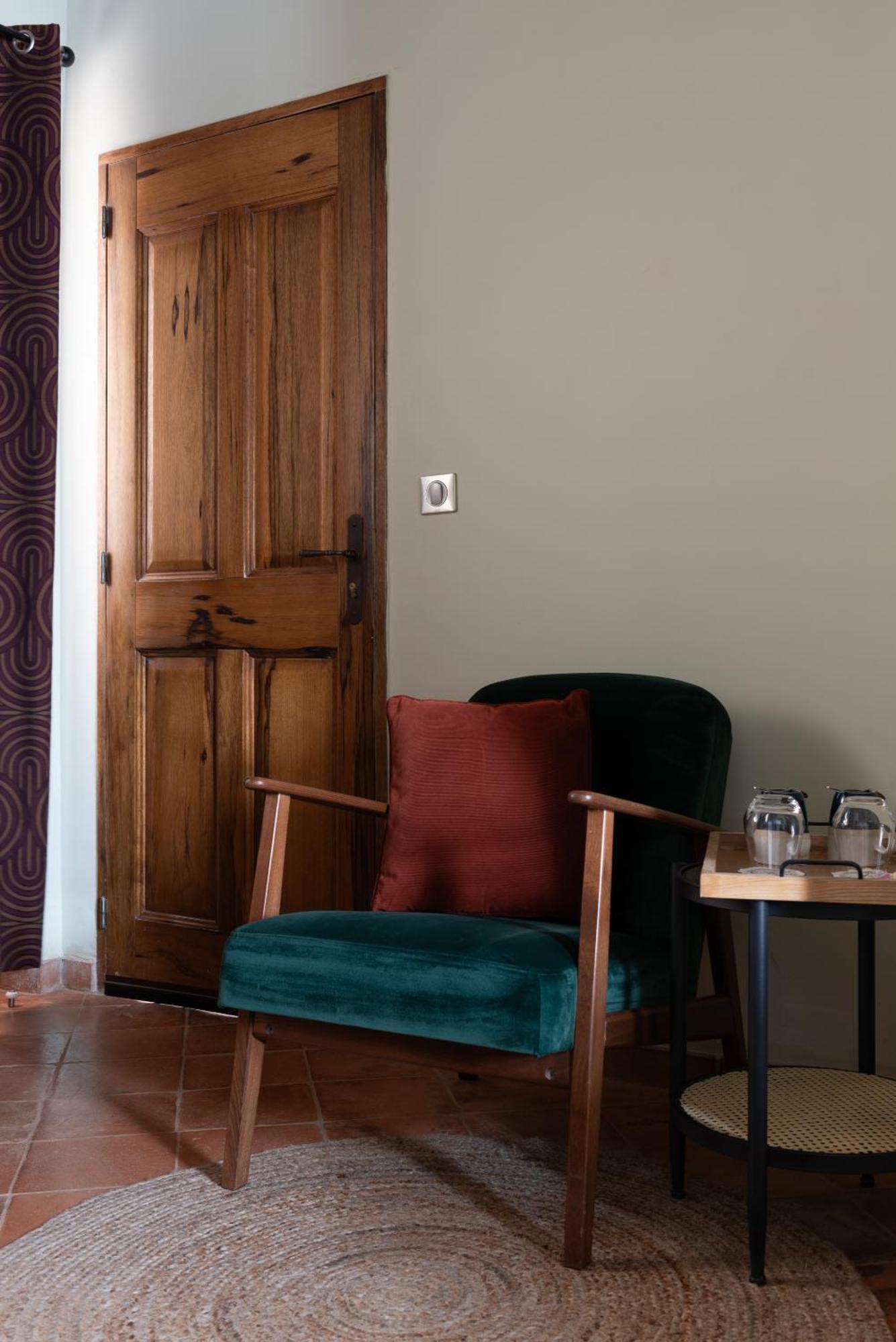 La Maison D'En Bas Des Seigneurs Cucuron Quarto foto