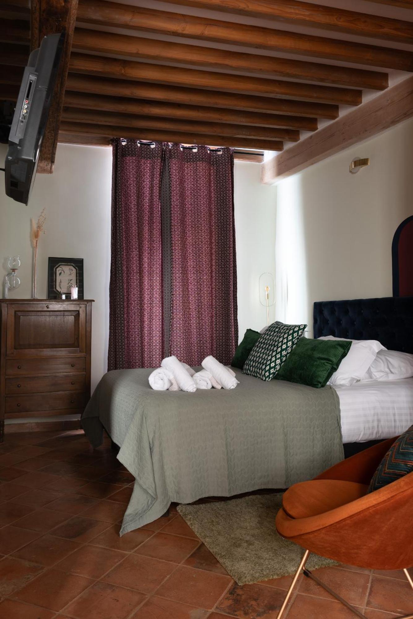 La Maison D'En Bas Des Seigneurs Cucuron Quarto foto